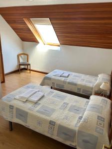 A bed or beds in a room at Apartamentos de la Hoz
