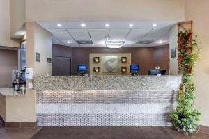 a lobby with a reception desk in a hospital at Comfort Inn Grain Valley in Grain Valley