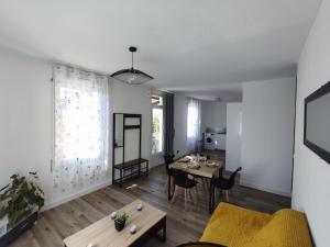 a living room with a table and chairs at Chambre privée in Tarbes