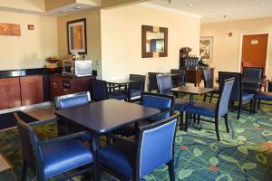 Gallery image of AmericInn by Wyndham Topeka in Topeka +22 photos