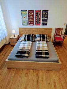 Łóżko lub łóżka w pokoju w obiekcie Wohnung im Zentrum von Graz