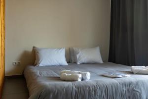 Postel nebo postele na pokoji v ubytování DeKo Penthouse Suite