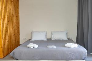 Postel nebo postele na pokoji v ubytování DeKo Penthouse Suite