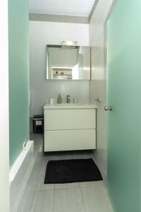 Koupelna v ubytování DeKo Penthouse Suite + 30 fotografií