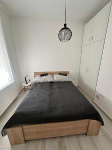 Postel nebo postele na pokoji v ubytování Szeged Szive Apartman