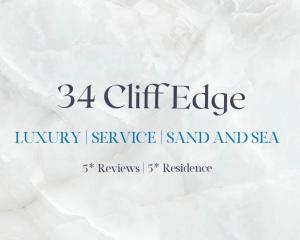 una señal que lee Cliff Edge servicios de lujo isla y mar en 34 Cliff Edge 2nd floor Newquay luxury sea-view residence en Newquay