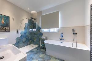Ванна кімната в Walpole Bay House Three Bed Flat