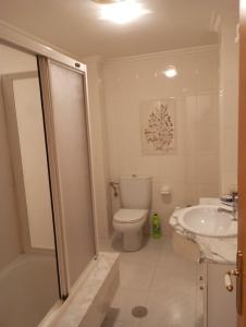 Imagen de la galería de Dúplex c/Álvaro Cunqueiro 1-3-C1, en Foz 12 fotos más