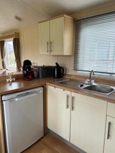 Kuchyň nebo kuchyňský kout v ubytování Curacao Caravans