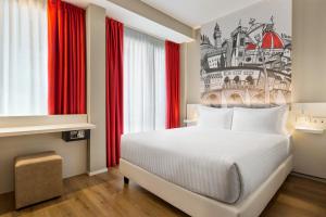 A bed or beds in a room at Wyndham Garden Florence Még 23 kép