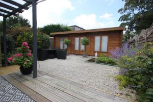 a garden with a house in the background at The Zen Den in Southend-on-Sea