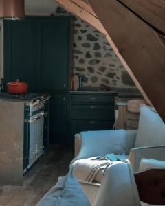 En eller flere senge i et værelse på The Stone House - 10 Bed Chalet near Morzine
