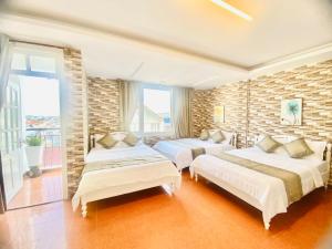 Ένα ή περισσότερα κρεβάτια σε δωμάτιο στο OYO 1196 Le Vu Hotel
