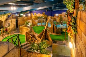 Bazén v ubytování Coylumbridge Resort Hotel nebo v jeho okolí