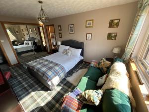 Ein Bett oder Betten in einem Zimmer der Unterkunft The Guest suite at Daviot ,Inverness