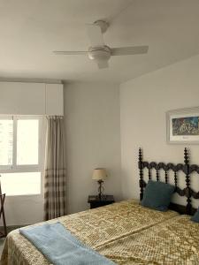 Posteľ alebo postele v izbe v ubytovaní First Line, to the beach, 1 bed Apt , Sleeps