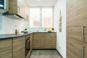 Kuchyňa alebo kuchynka v ubytovaní Nerja City Center Apartment - Happy Rentals