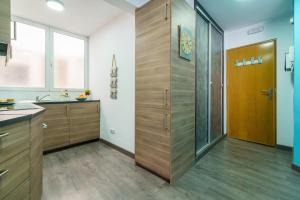 Kuchyňa alebo kuchynka v ubytovaní Nerja City Center Apartment - Happy Rentals