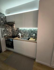 a kitchen with white cabinets and a stove at Golf vila3 in San Miguel de Abona