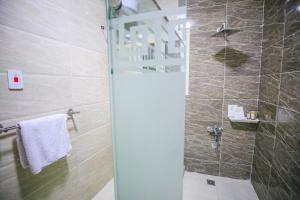 Bagno di Mak Pyramids View