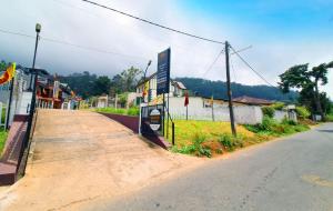 an empty street with a sign on the side of the road at Windsor Residence in Nuwara Eliya