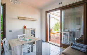Χώρος καθιστικού στο Beautiful Home In Marcelli Di Numana