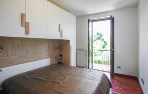 Ένα ή περισσότερα κρεβάτια σε δωμάτιο στο Beautiful Home In Marcelli Di Numana