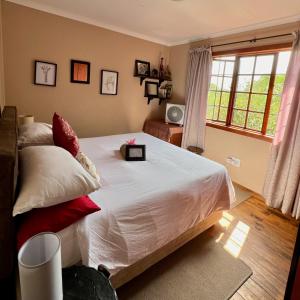 מיטה או מיטות בחדר ב-Luxury Treetop Lodge