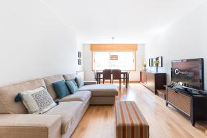 Μια τηλεόραση ή/και κέντρο ψυχαγωγίας στο GuestReady - My Home in Leça