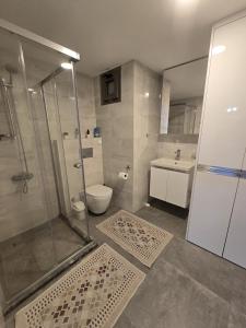 Bathroom sa LUXURY Pool View Edelweiss Brand New 1-Bedroom Apartment with free Waterpark