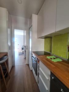 Nhà bếp/bếp nhỏ tại TATI HOMES - Vista Alegre 33.1