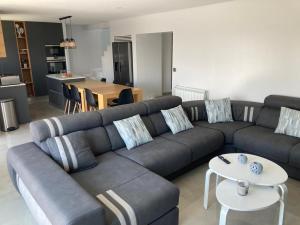 Uma área de estar em GuestReady - A cosmopolitan stay in Esposende