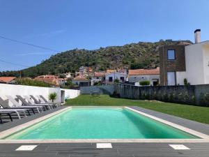 A piscina em ou perto de GuestReady - A cosmopolitan stay in Esposende