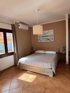 a bedroom with a bed and a chandelier at Mare Fuori in Palau