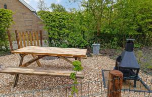 Κήπος έξω από το 3 Bedroom Gorgeous Home In Lauwersoog