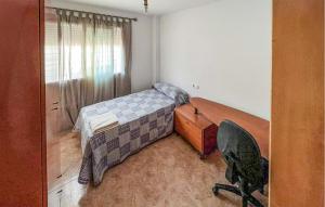 Giường trong phòng chung tại Stunning Apartment In Altea With Wifi