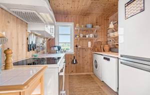Köök või kööginurk majutusasutuses 3 Bedroom Gorgeous Home In Fanø