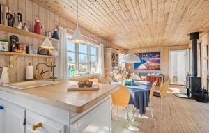 Köök või kööginurk majutusasutuses 3 Bedroom Gorgeous Home In Fanø