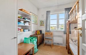 Köök või kööginurk majutusasutuses 3 Bedroom Gorgeous Home In Fanø