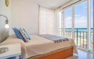 Ένα ή περισσότερα κρεβάτια σε δωμάτιο στο Gorgeous Apartment In Fuengirola