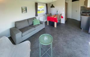 Kuchyň nebo kuchyňský kout v ubytování Pet Friendly Home In Lauwersoog