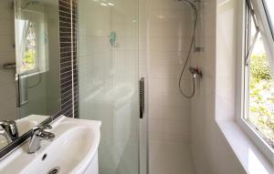 Koupelna v ubytování Pet Friendly Home In Lauwersoog