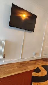 a flat screen tv hanging on a wall at 2 bed Solihull near NEC Airport, JLR, Resort Wrld in Solihull +14 photos