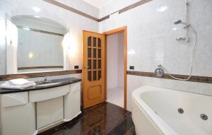 Bagno di Nice Apartment In Angri With Wifi