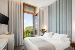 A bed or beds in a room at Bella Venezia