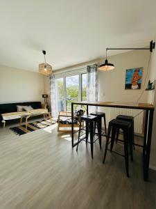 Posedenie v ubytovaní Appartement vue mer, terrasse parking et plage
