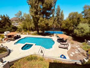 Kolam renang di atau dekat dengan Luxury Home with Heated Pool - Spa and Lighted Pickle Ball Court