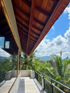 - une vue depuis le balcon d'une maison dans l'établissement Sanava Balian, à Balian