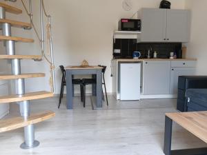 Kuchnia lub aneks kuchenny w obiekcie Domek letniskowy Sunny House , Nocleg Zator Energylandia