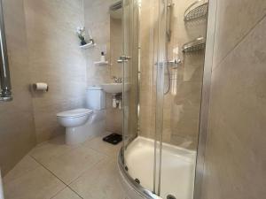 Et badeværelse på Luxurious - 1 Bedroom Flat, Finsbury Park London